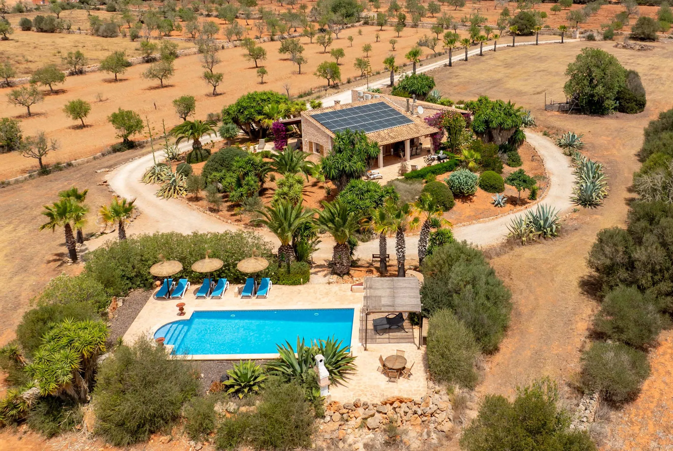 Charmante natuurstenen finca aan de rand van Santanyi met verhuurvergunning-1