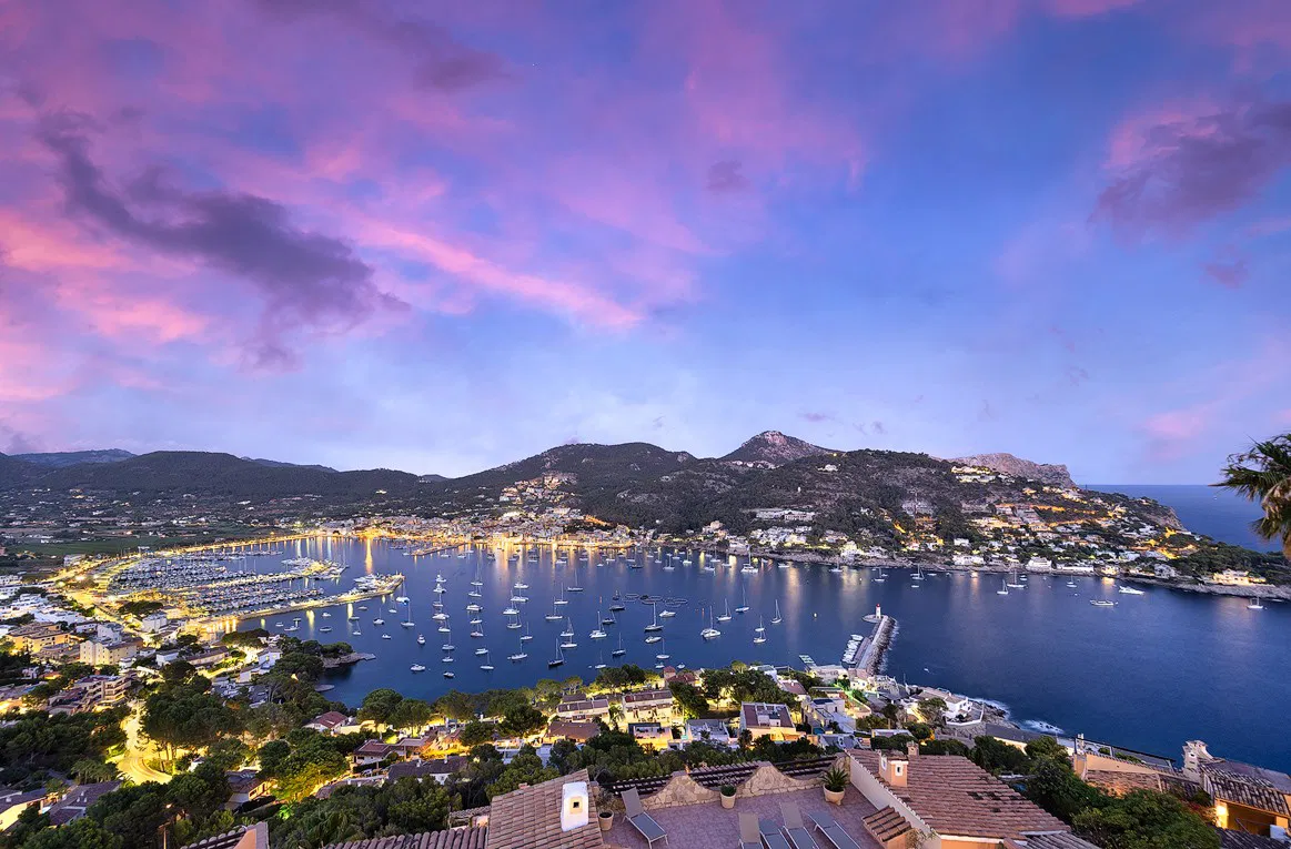 Duplex apartment with beautiful harbour views-15