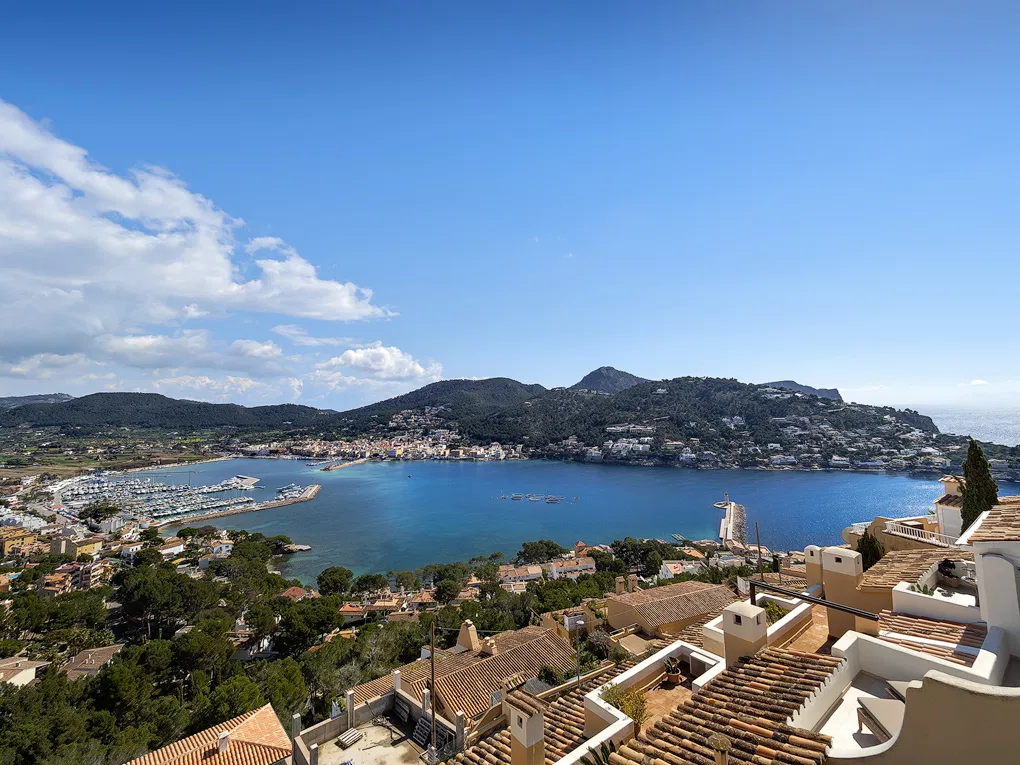 Duplex apartment with beautiful harbour views-1