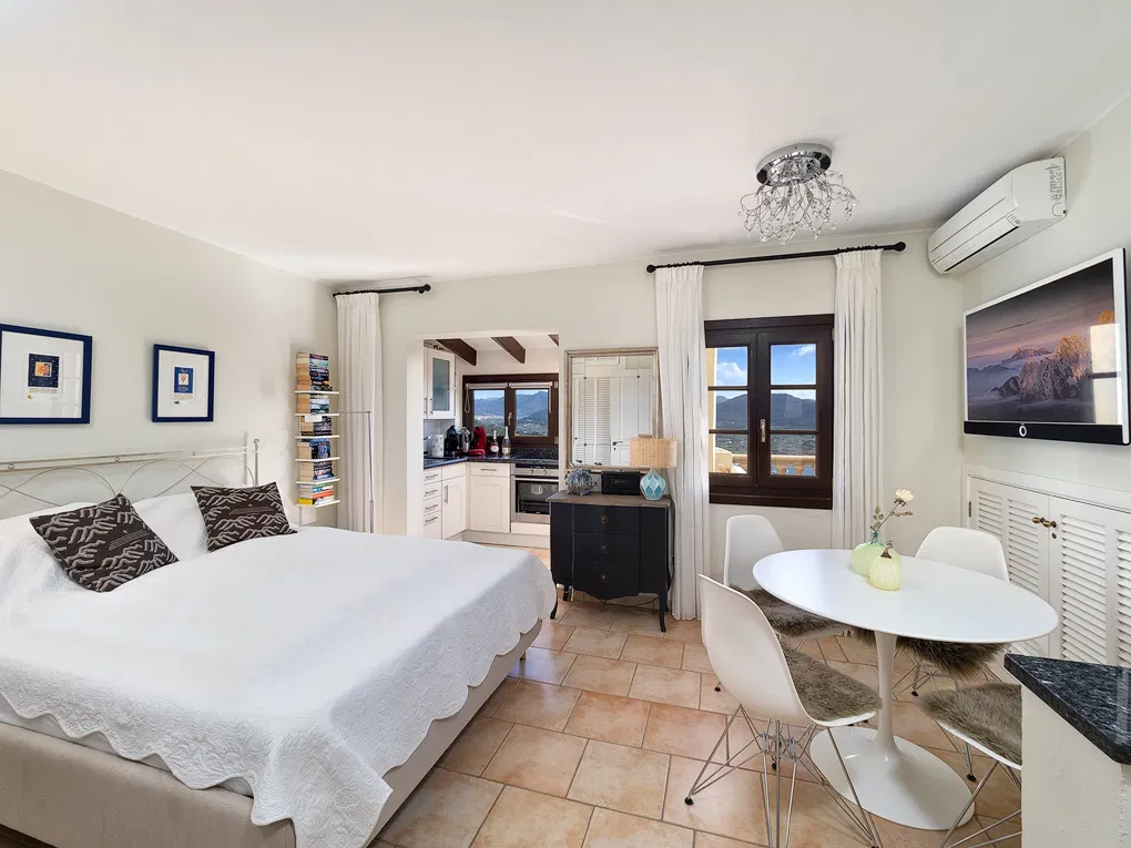Duplex apartment with beautiful harbour views-13