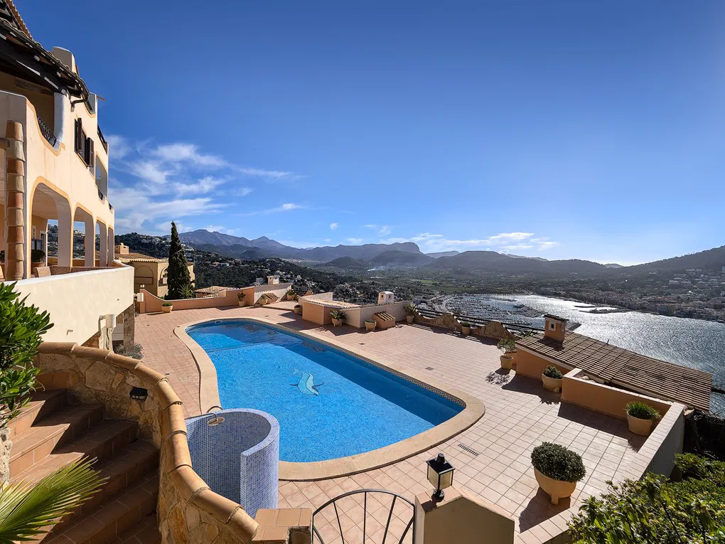 Duplex apartment with beautiful harbour views-4