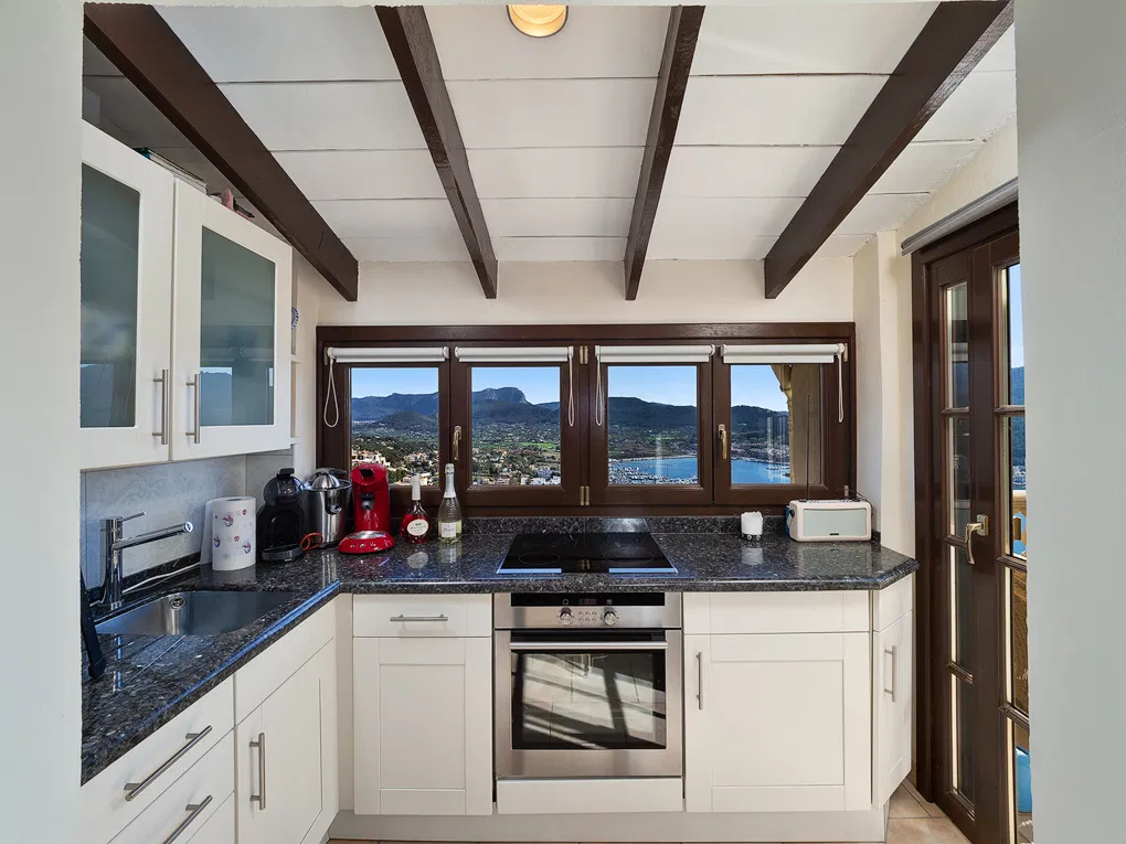 Duplex apartment with beautiful harbour views-5