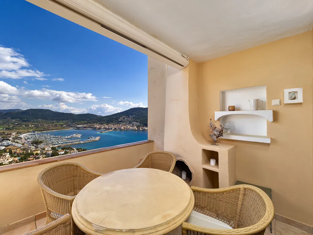 Duplex apartment with beautiful harbour views-17