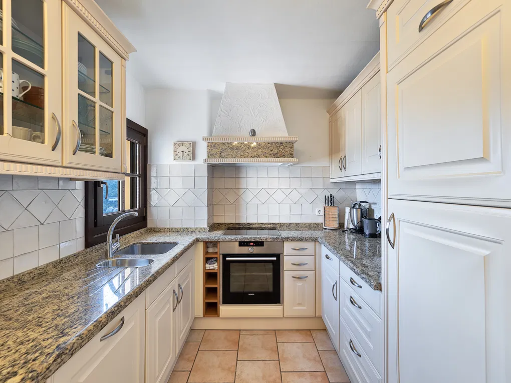 Duplex apartment with beautiful harbour views-11