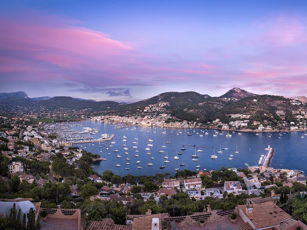 Duplex apartment with beautiful harbour views-16