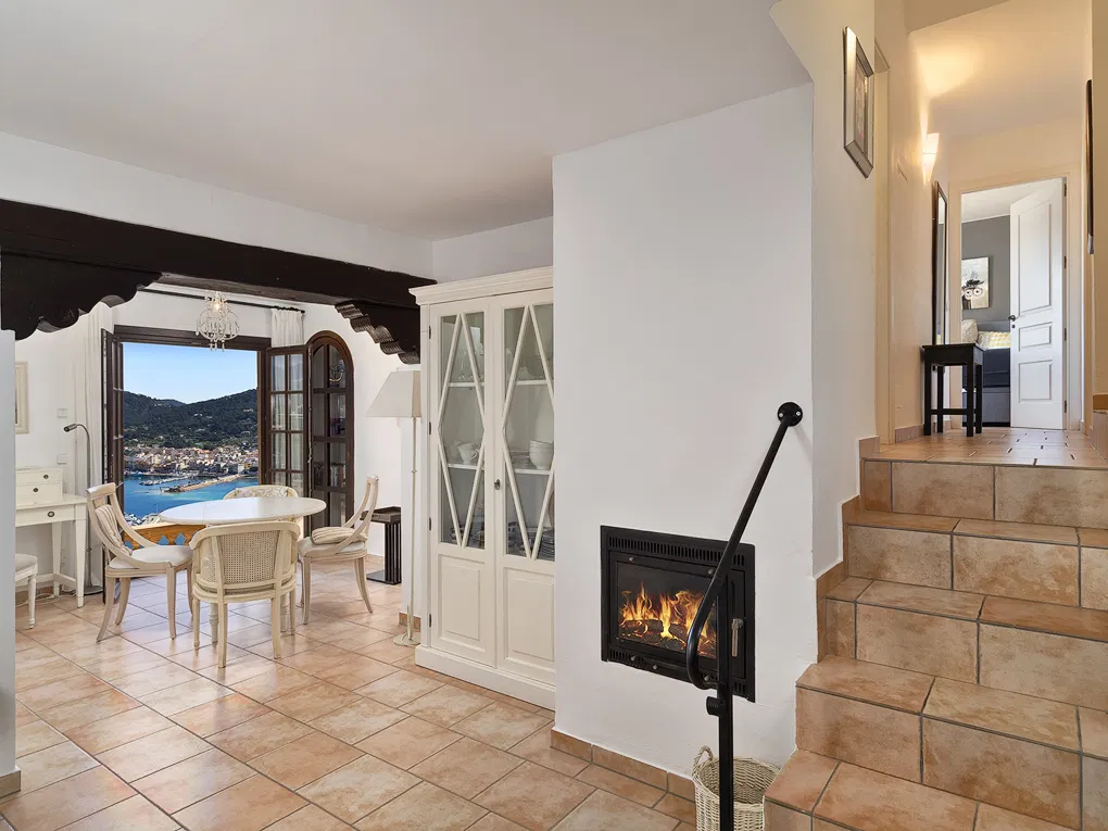Duplex apartment with beautiful harbour views-12