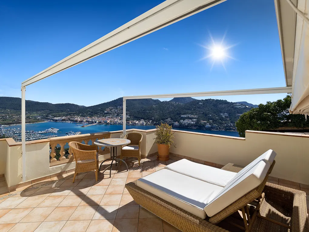 Duplex apartment with beautiful harbour views-2