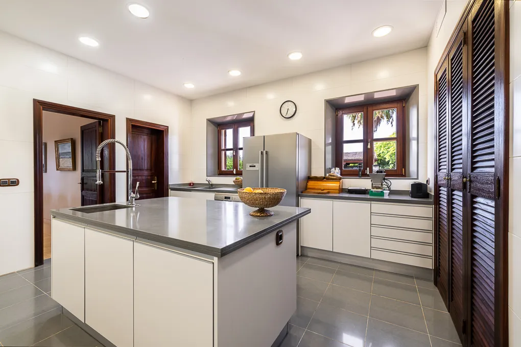 Elegant casa de camp amb vista al mar-5