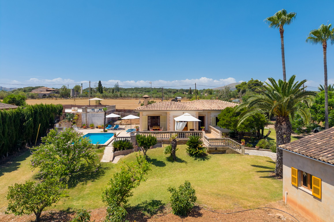 Estate with second home and ETV license in Artà