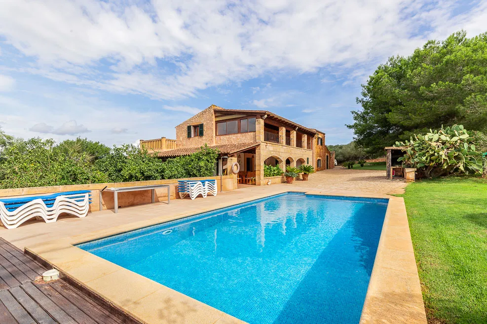 Finca Ensemble med panoramautsikt och uthyrningslicens i Manacor-1