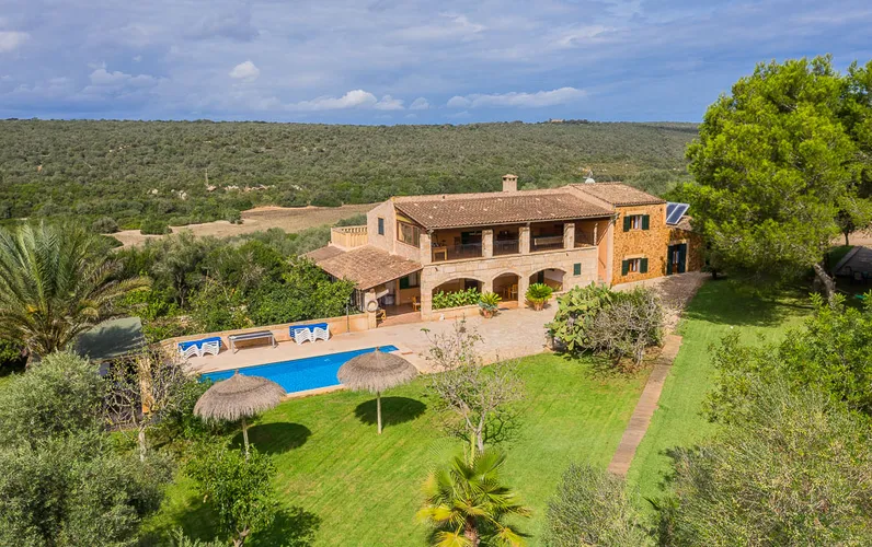 Zespół Finca z panoramicznym widokiem i licencją na wynajem w Manacor