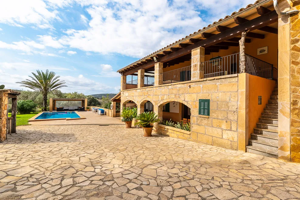 Finca Ensemble med panoramautsikt och uthyrningslicens i Manacor-5