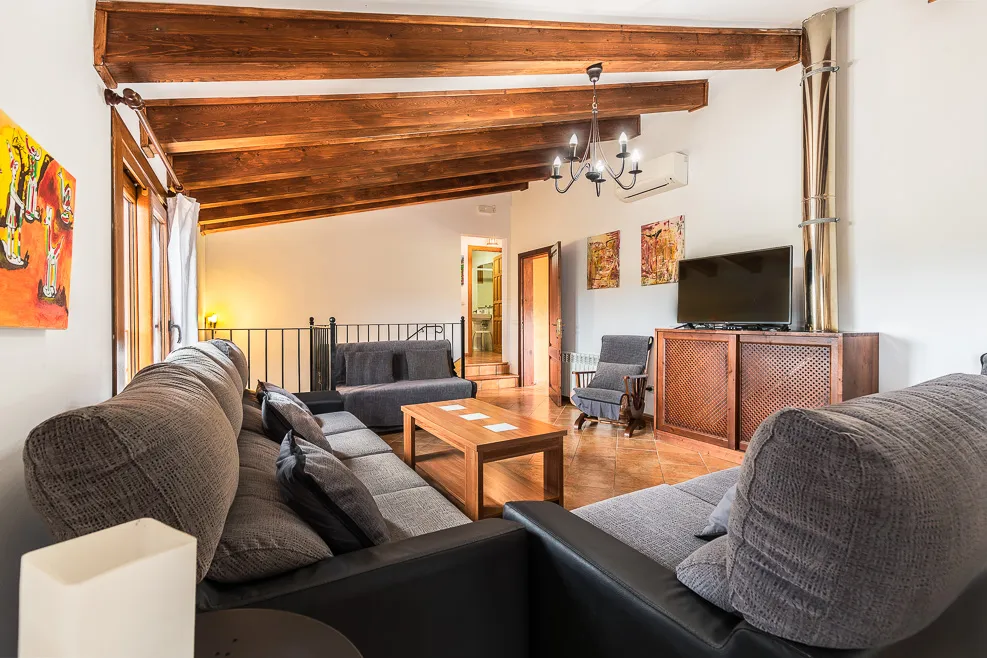 Finca Ensemble med panoramautsikt och uthyrningslicens i Manacor-10