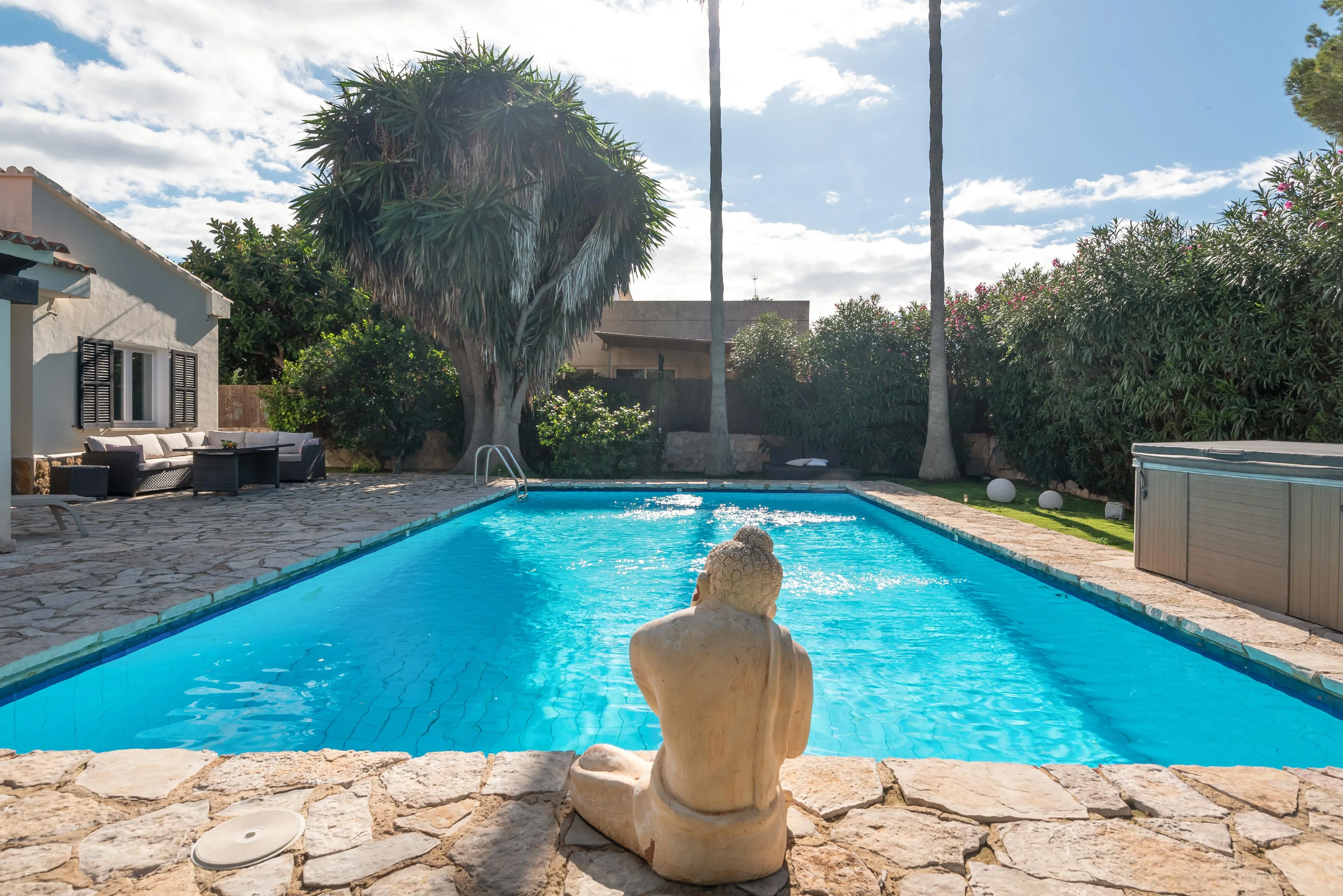 Su paraíso privado: Encantador bungalow con oasis de bienestar-3