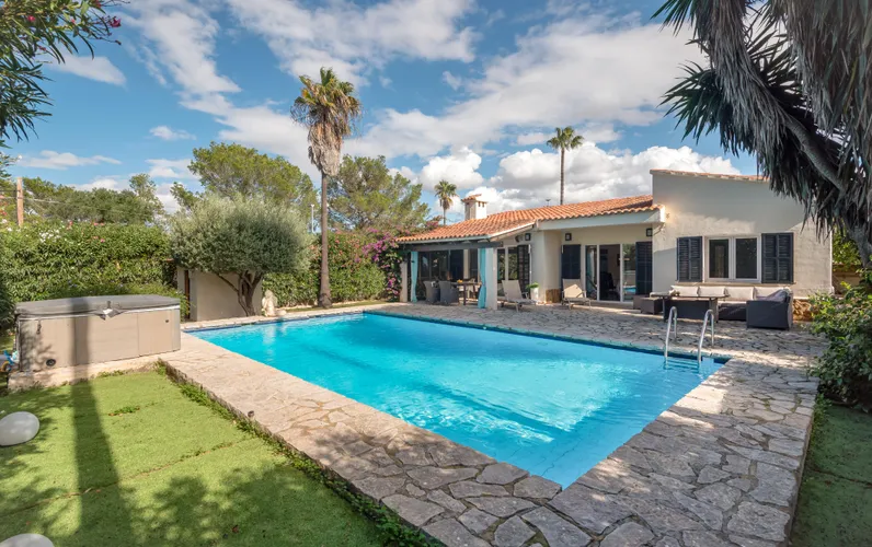 Your private paradise: Charming bungalow with wellness oasis