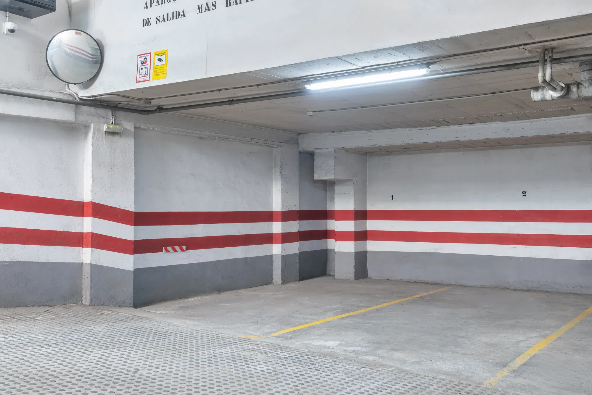 Posto auto in posizione centrale in vendita-1