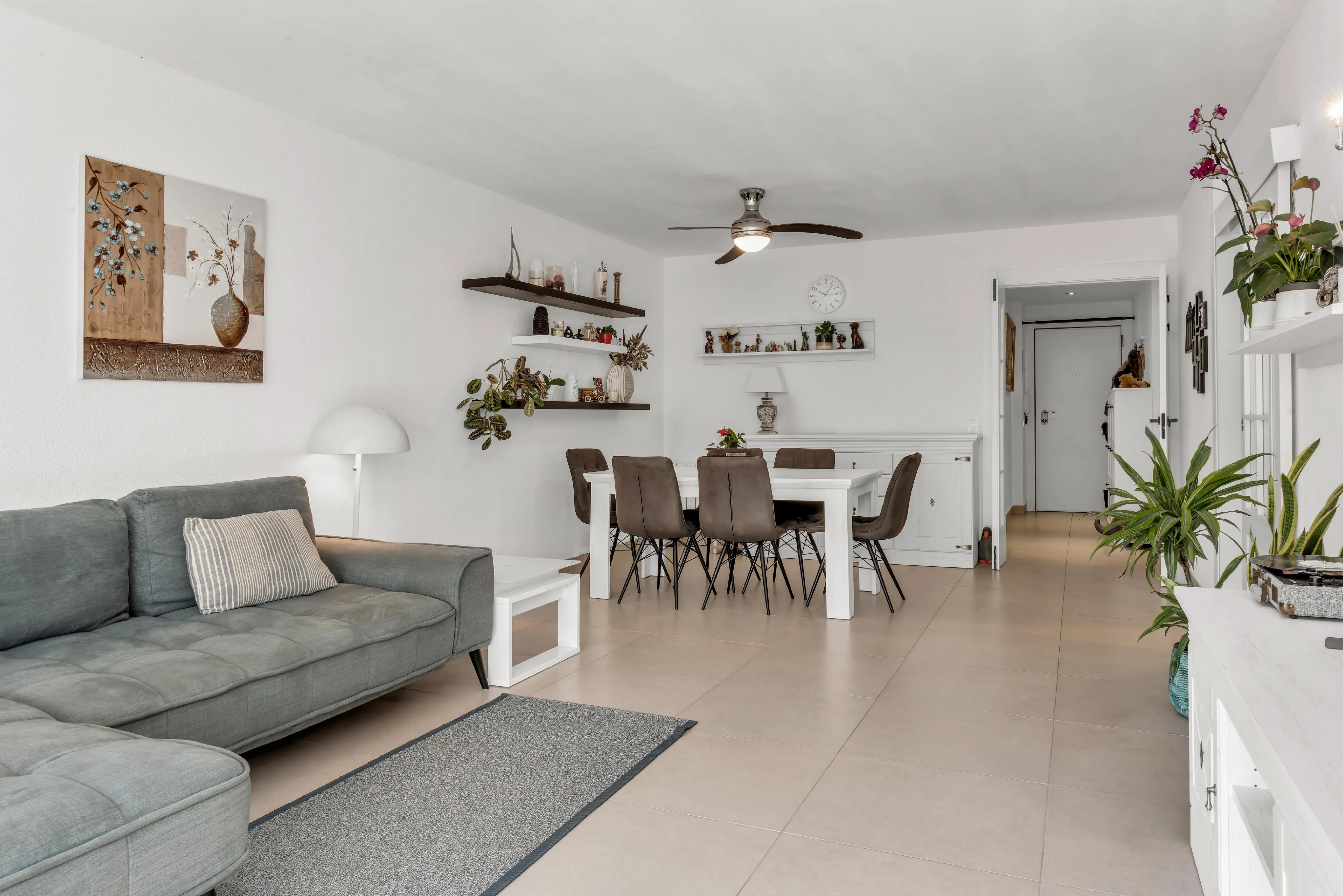 Charming beachfront apartment in Cala Vinyas-6