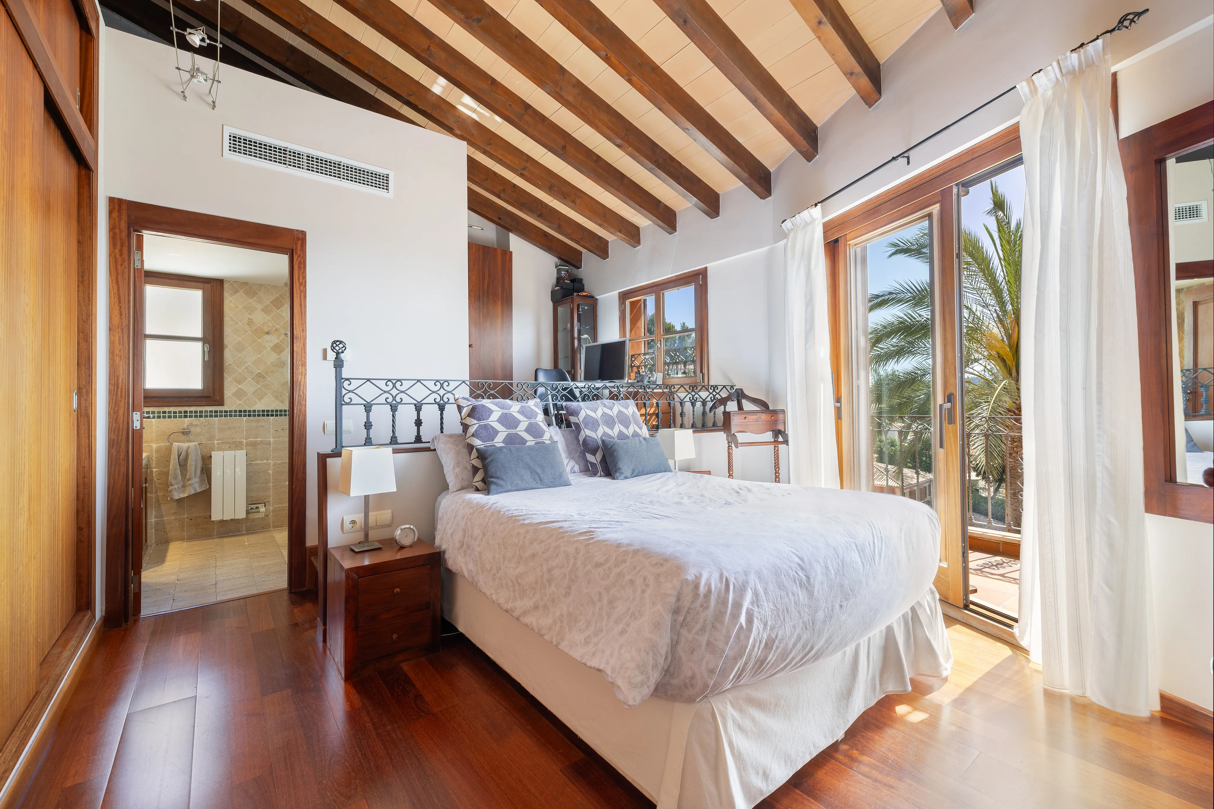 Villa mit Weitblick und Doppelgarage in Sa Coma-16