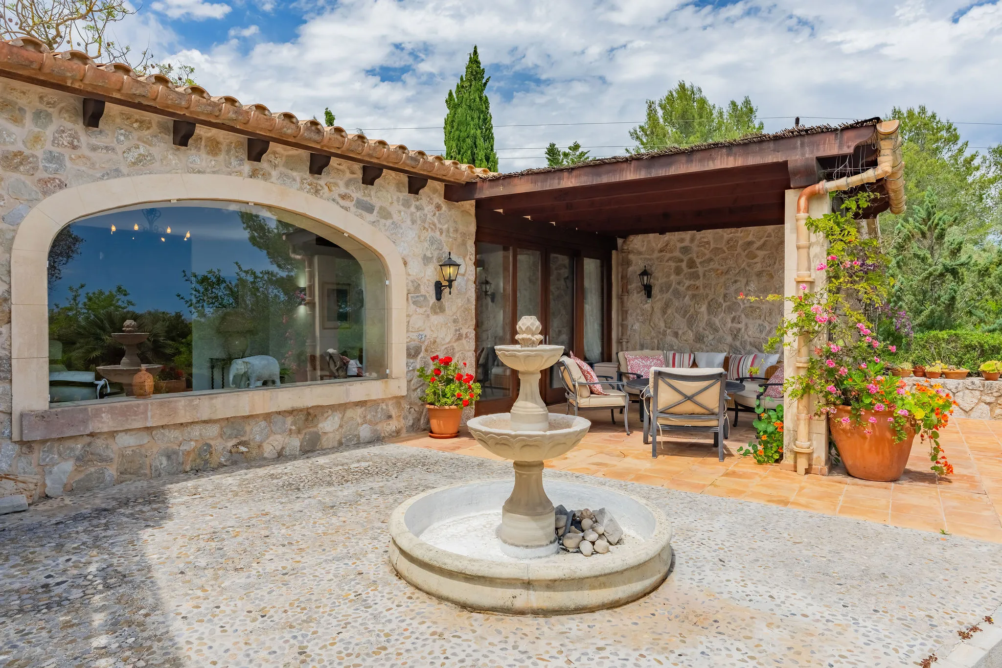 Elegant finca rústica amb casa de convidats privada i jardins paisatgístics a Pollensa-3