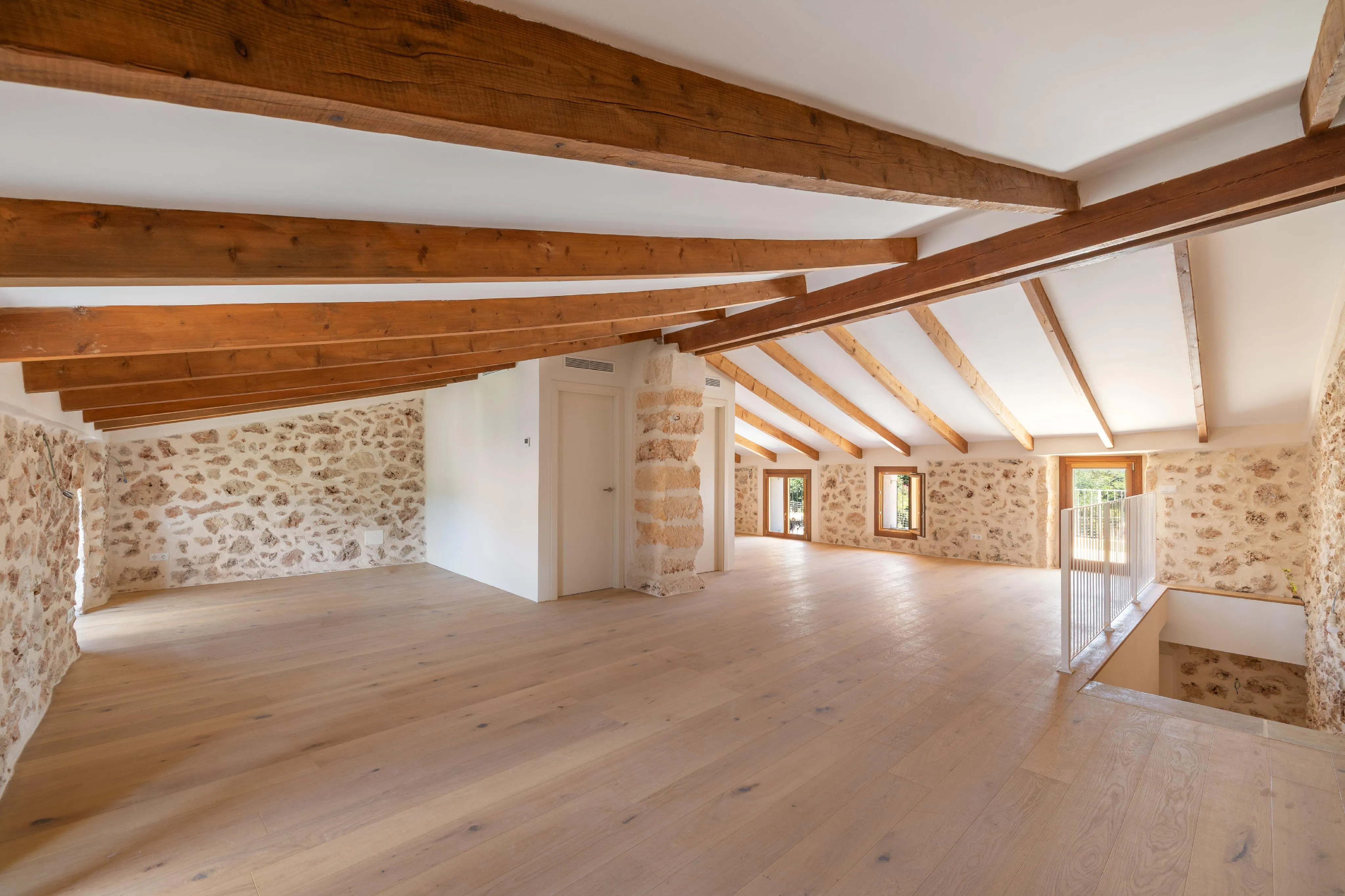 Beautiful renovated townhouse with pool-11