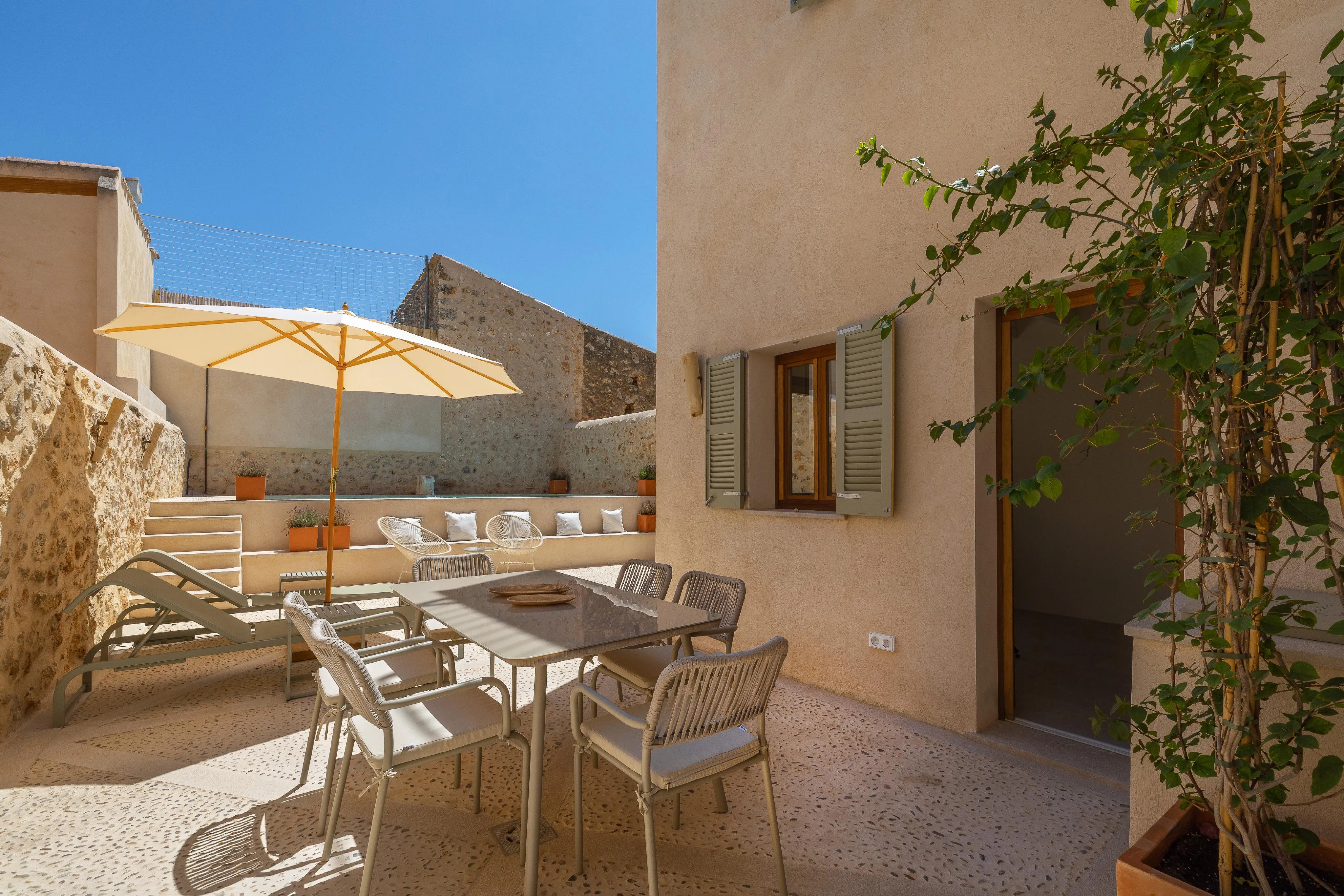 Casa di paese splendidamente ristrutturata con piscina-4