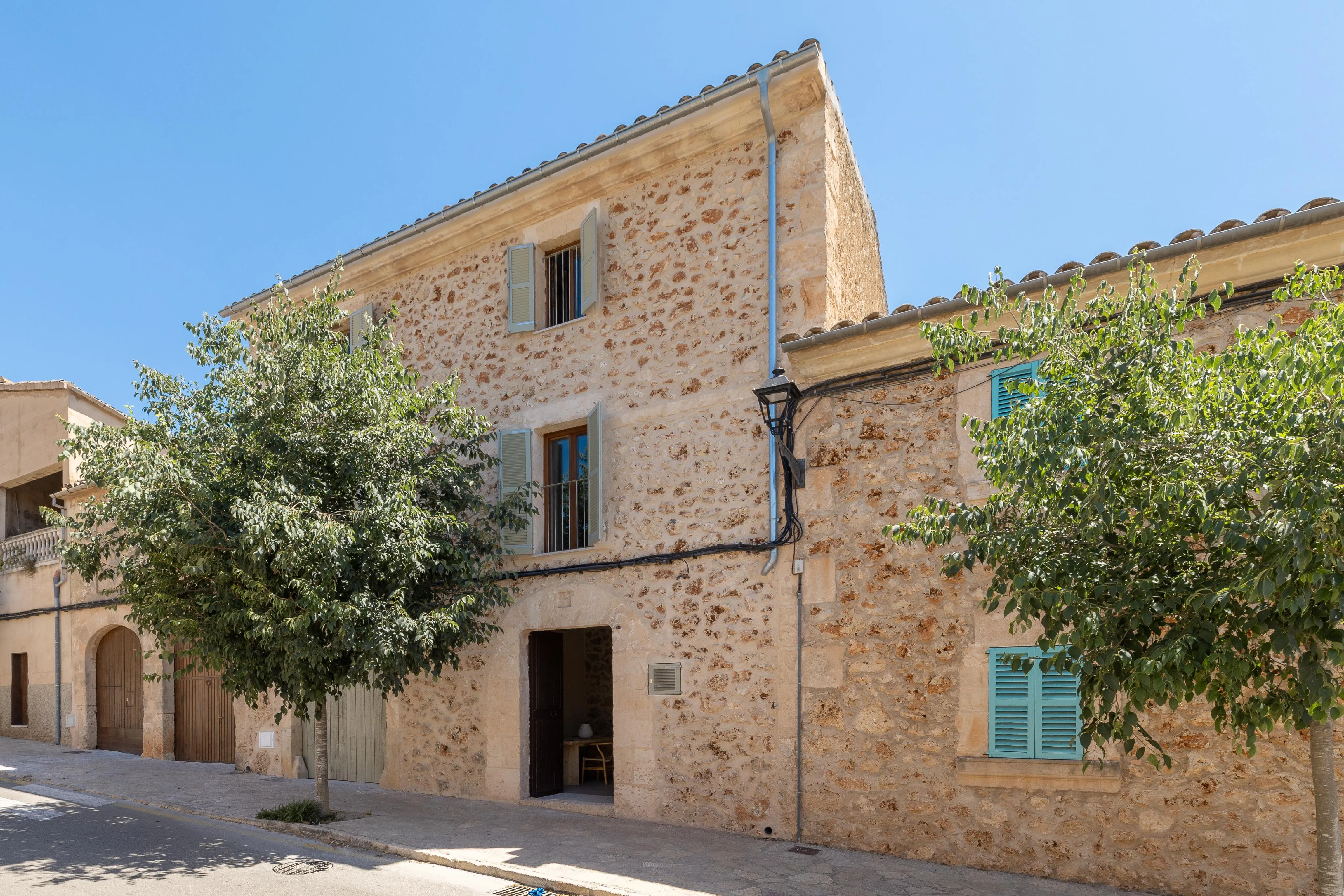 Beautiful renovated townhouse with pool-15