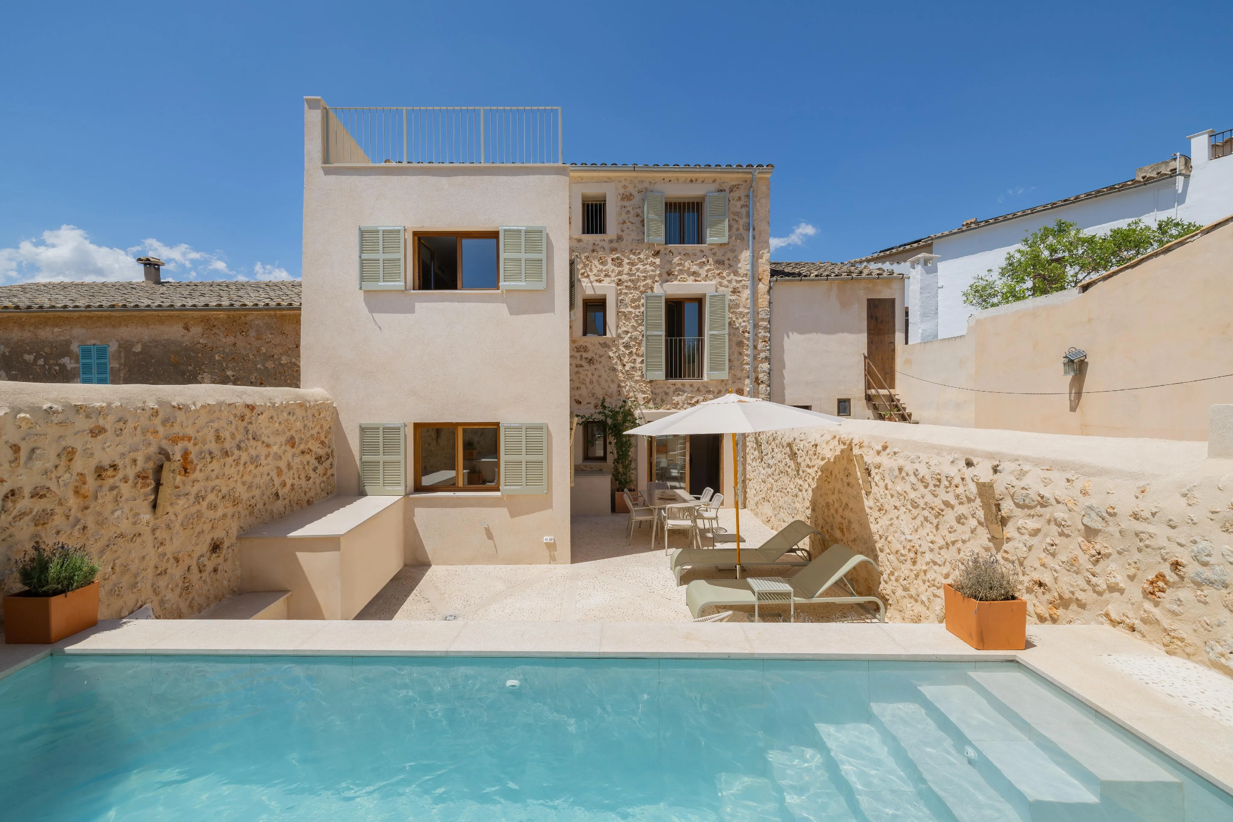 Beautiful renovated townhouse with pool-1