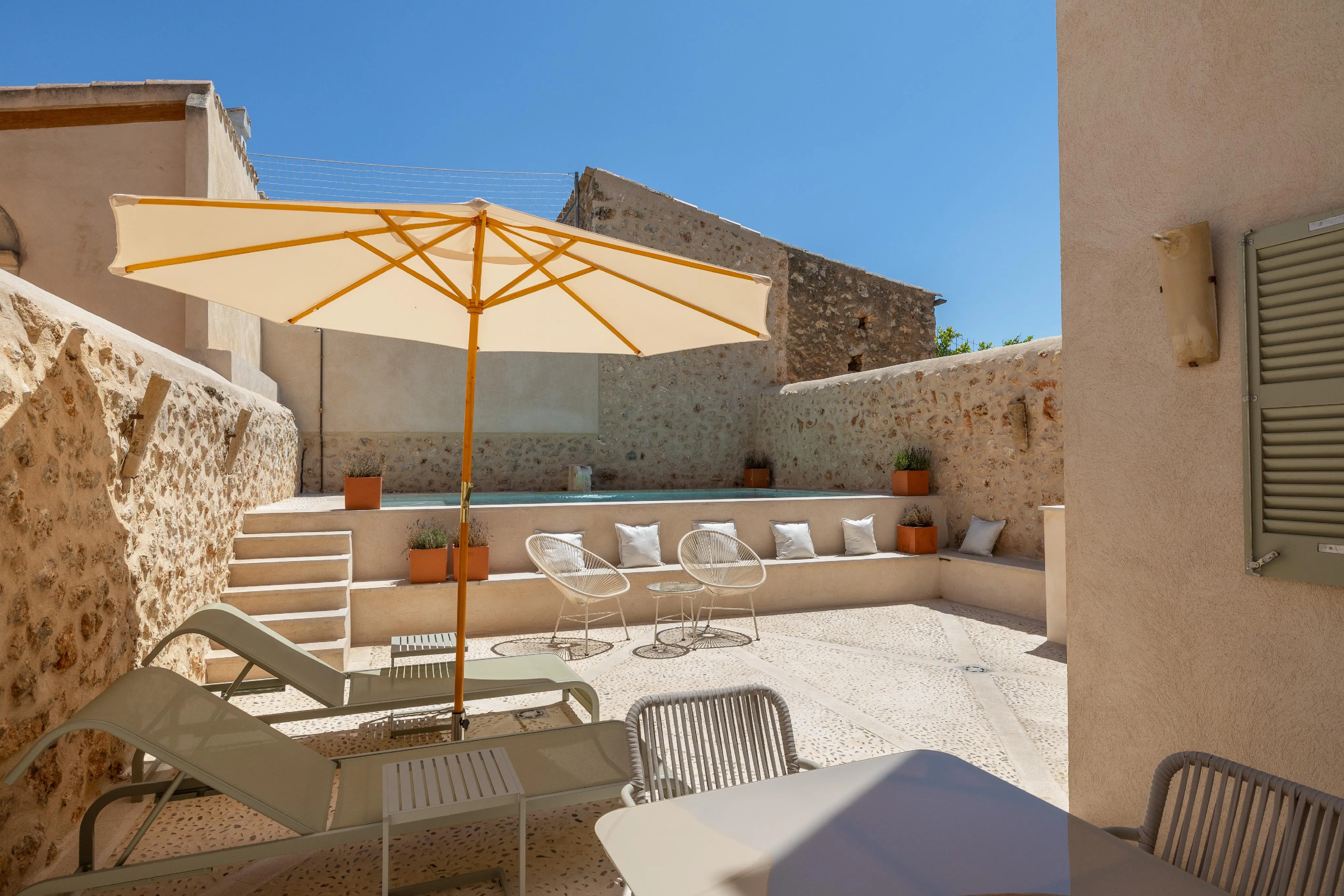 Beautiful renovated townhouse with pool-12