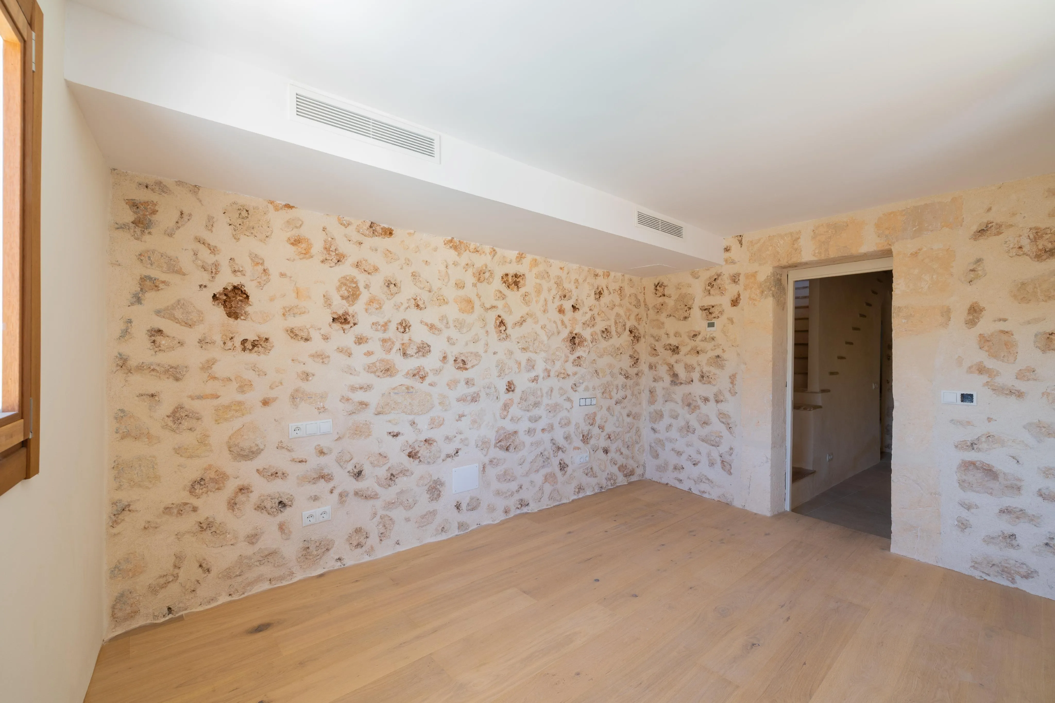 Smukt renoveret rækkehus med pool-9