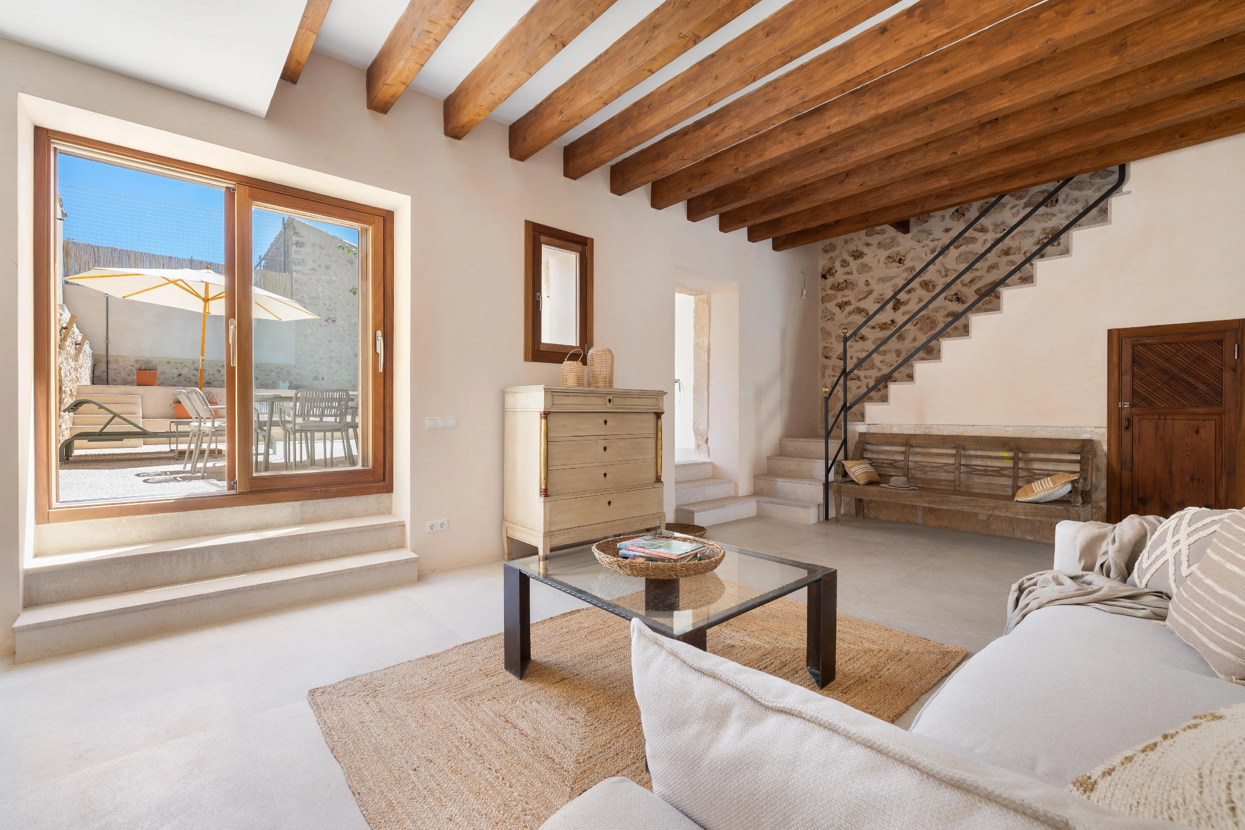 Casa di paese splendidamente ristrutturata con piscina-5