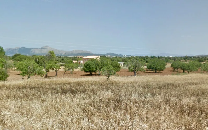 Estupenda finca edificable con vistas al mar