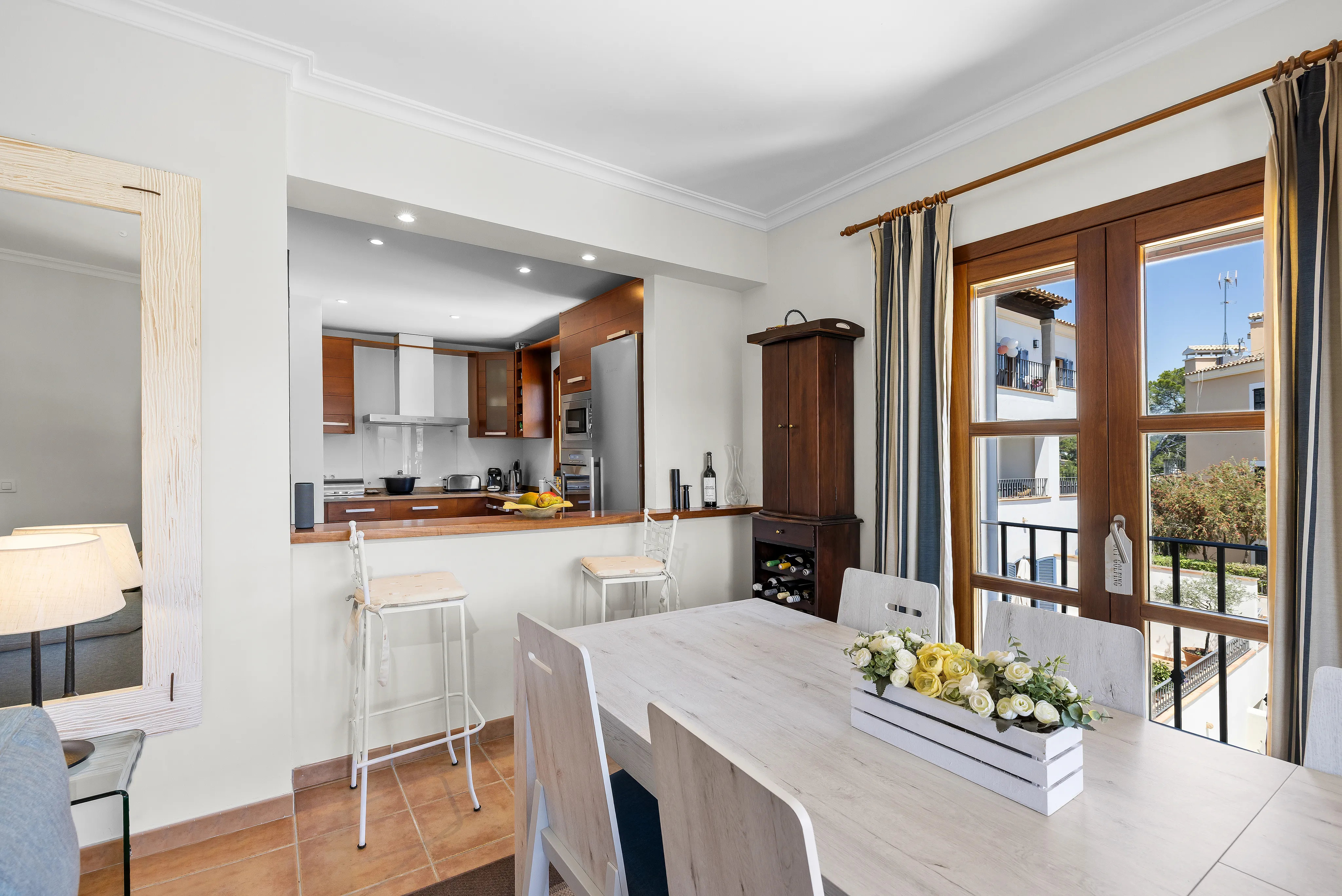 Harbour view apartment within walking distance to the yacht marina-5