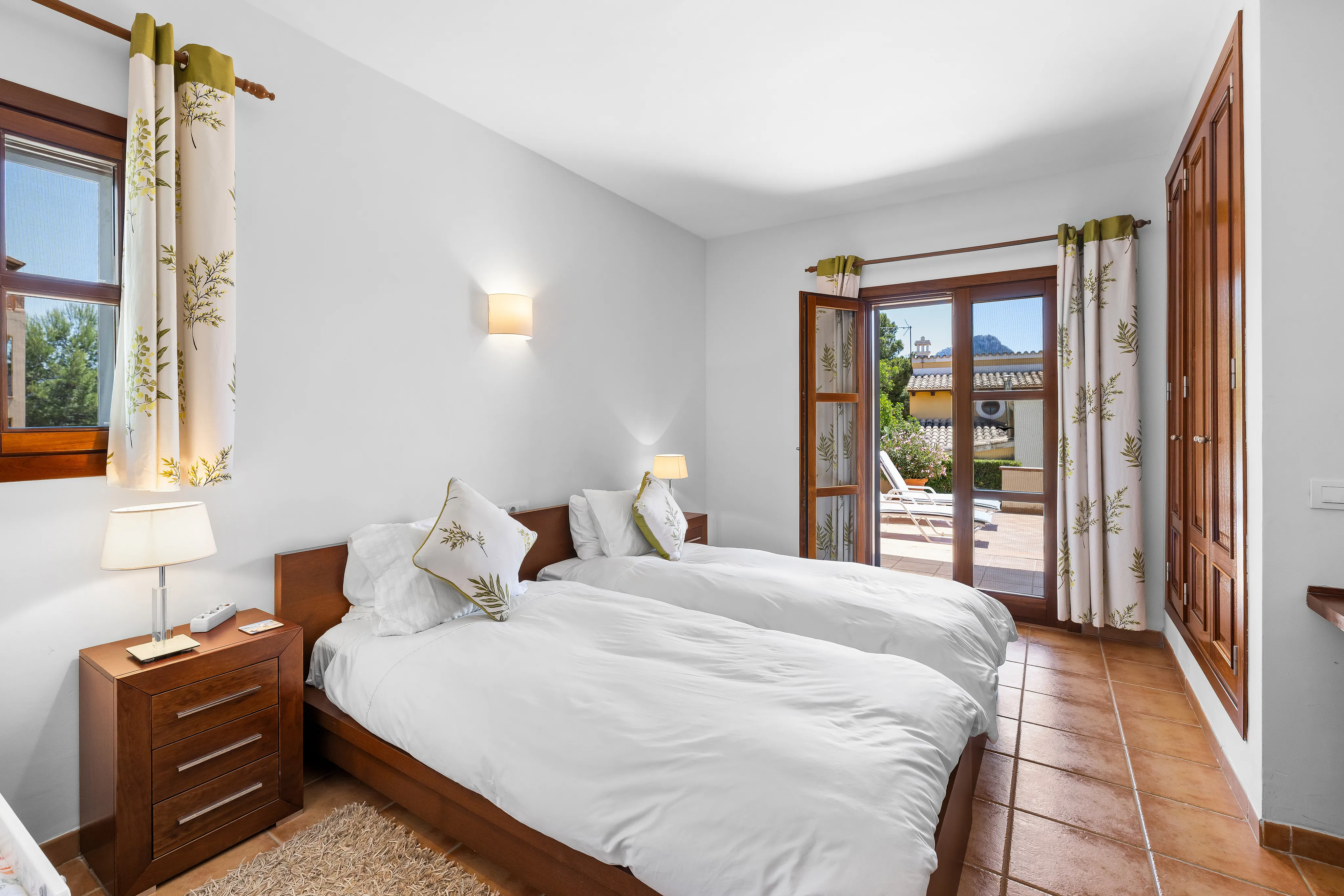 Harbour view apartment within walking distance to the yacht marina-13