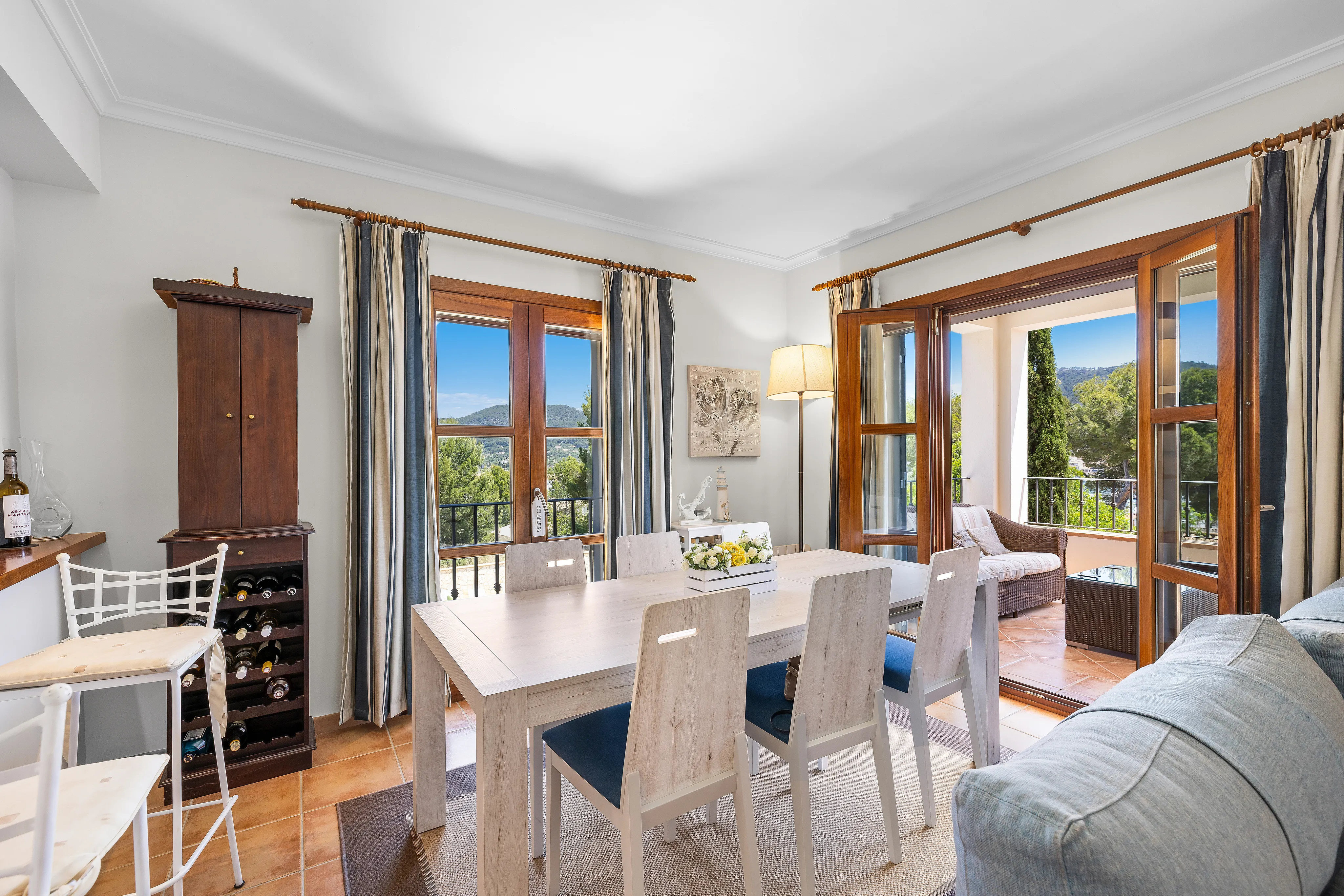 Harbour view apartment within walking distance to the yacht marina-4