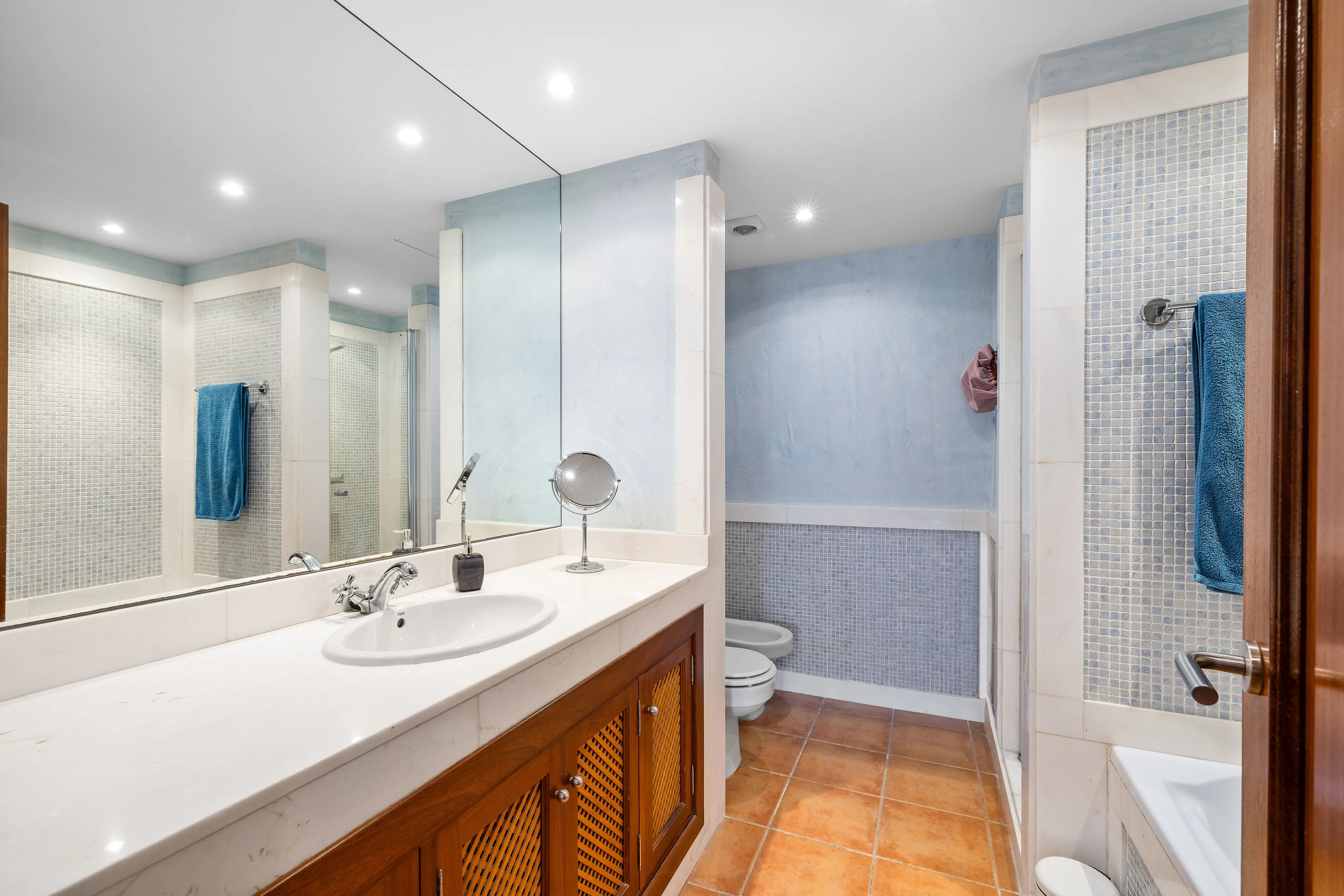 Harbour view apartment within walking distance to the yacht marina-10