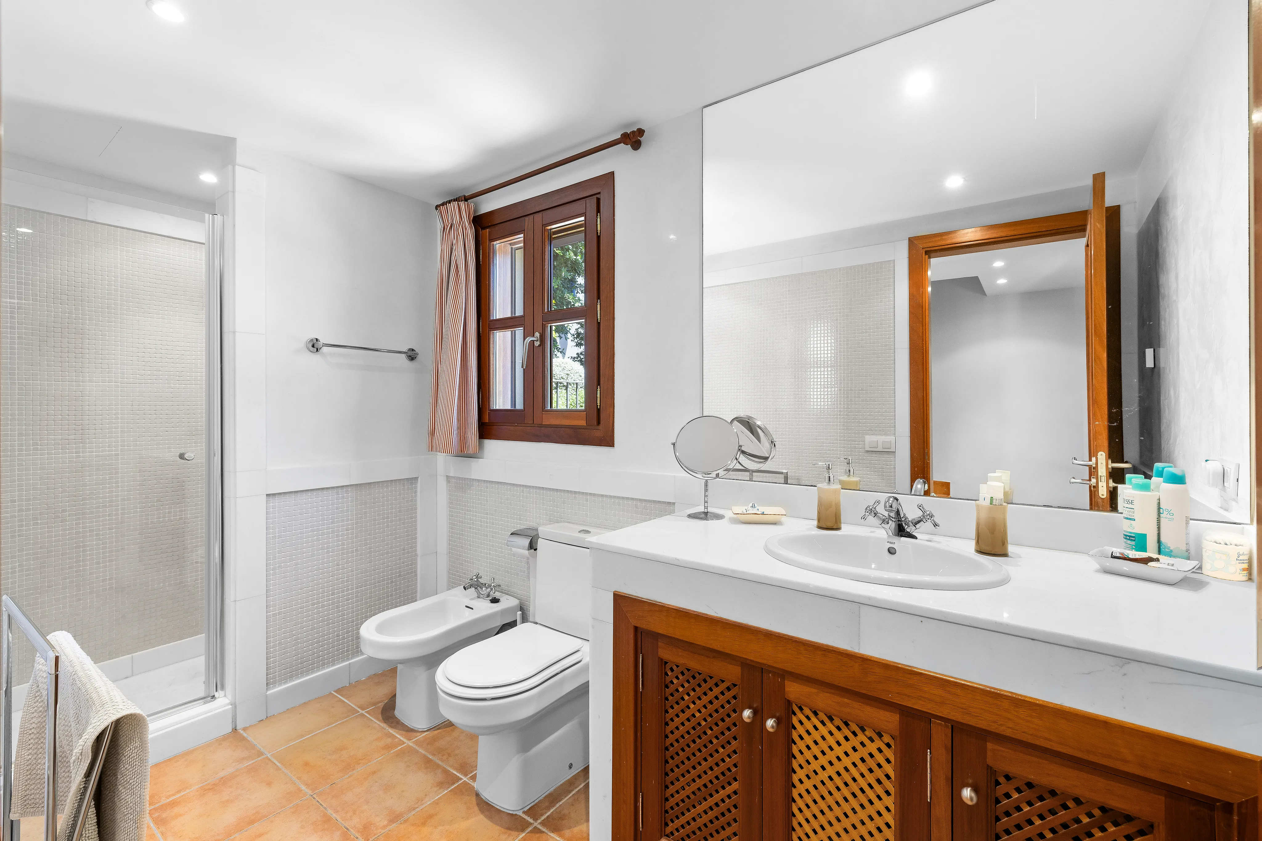 Harbour view apartment within walking distance to the yacht marina-14