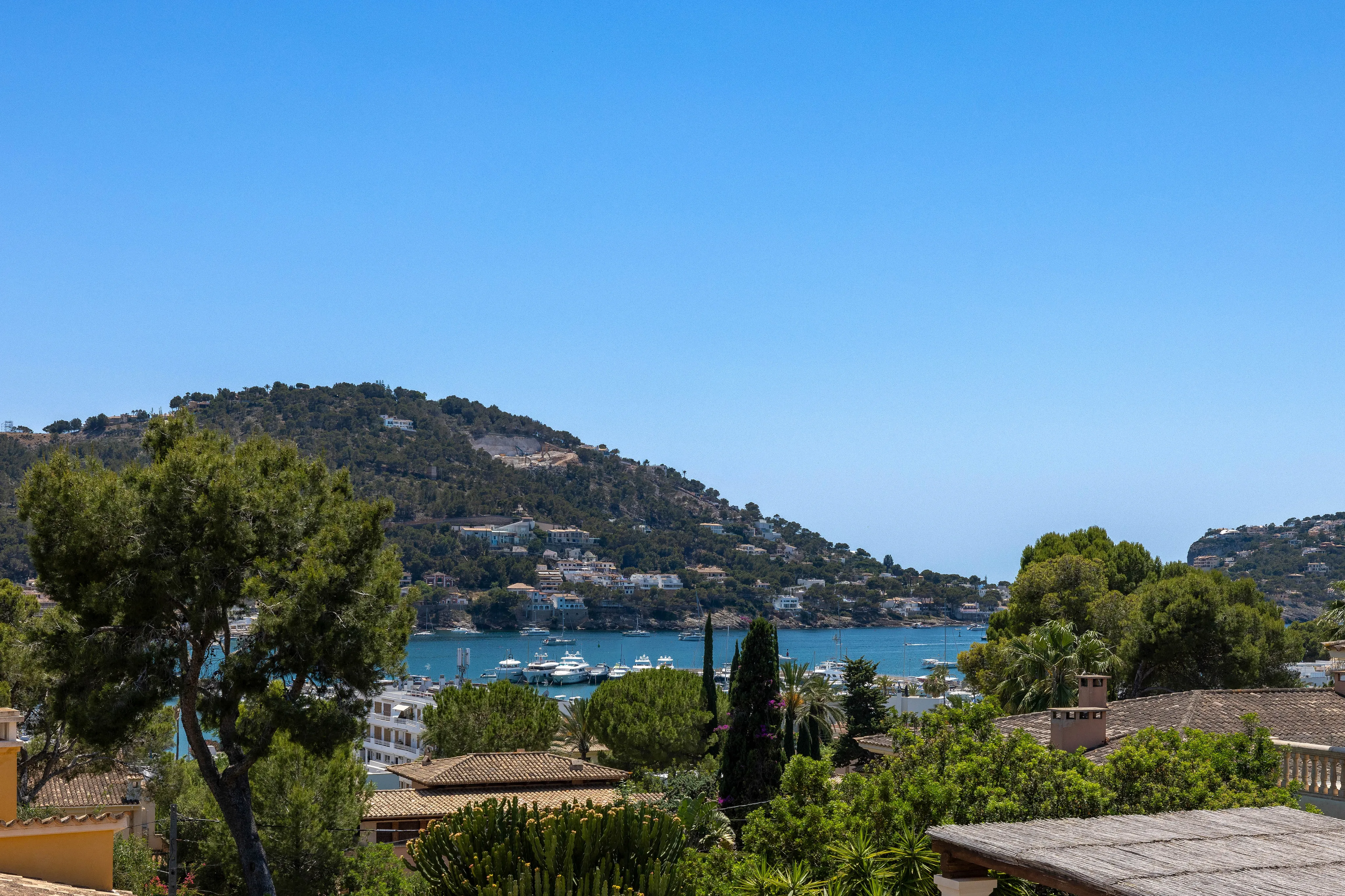 Harbour view apartment within walking distance to the yacht marina-1