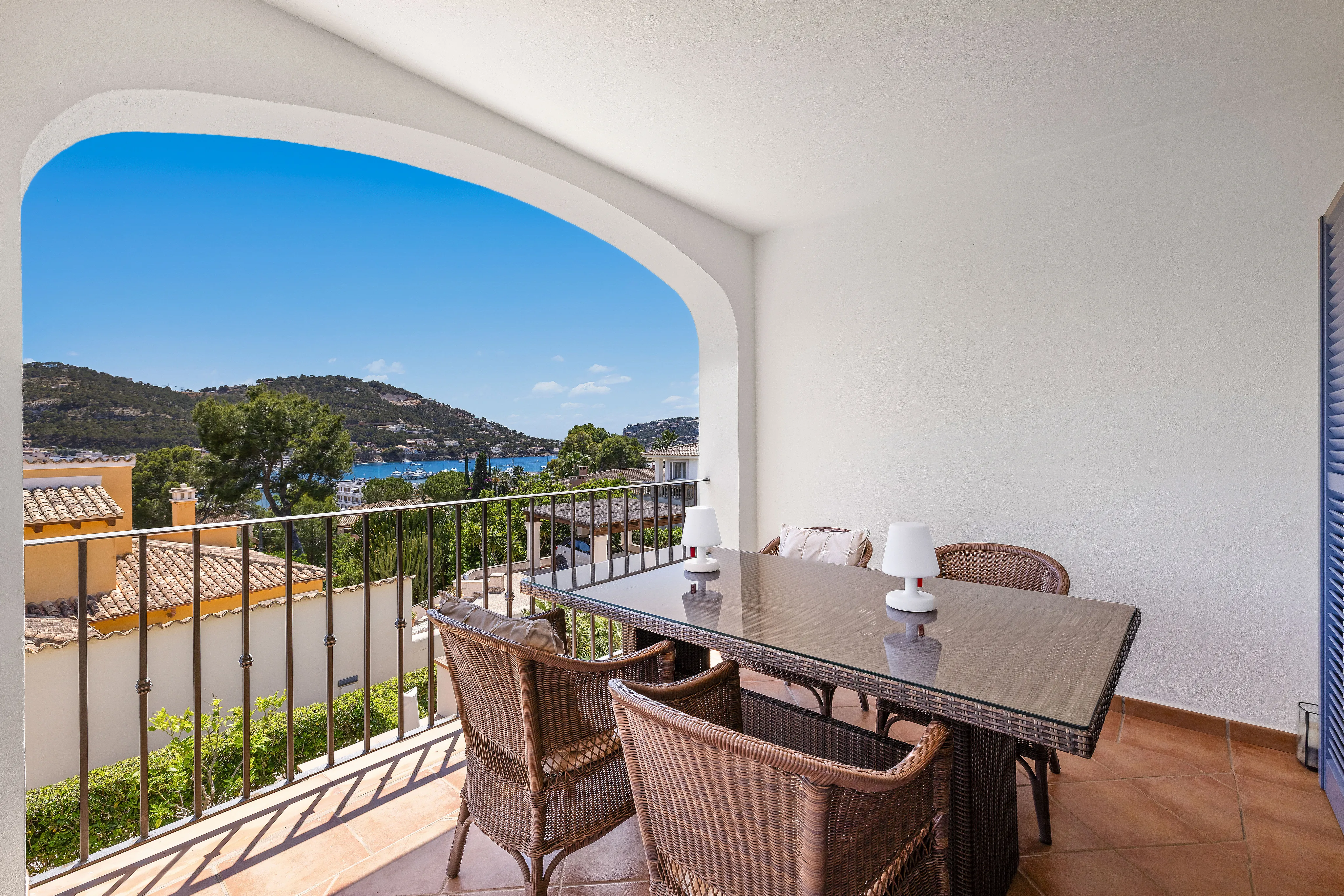 Harbour view apartment within walking distance to the yacht marina-7