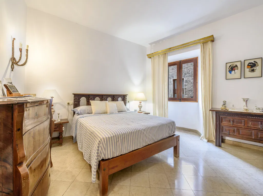 Large townhouse with terrace and patio-8