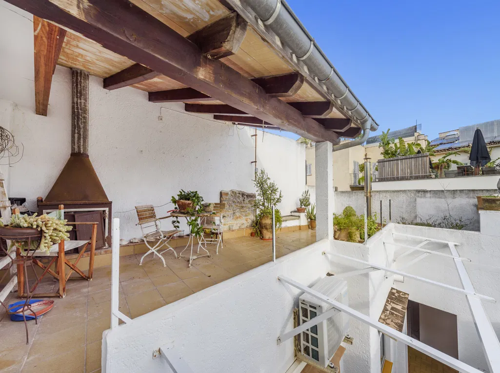 Large townhouse with terrace and patio-1