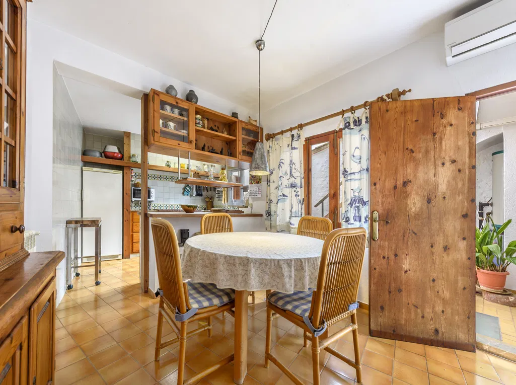 Large townhouse with terrace and patio-6