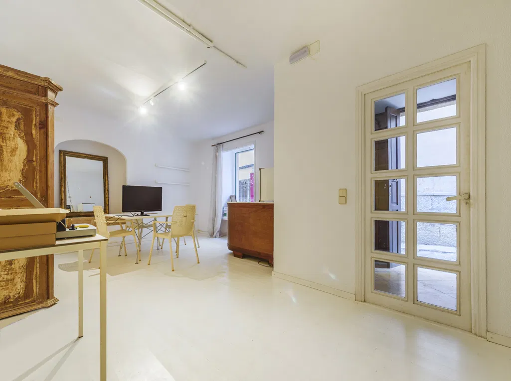 Large townhouse with terrace and patio-10