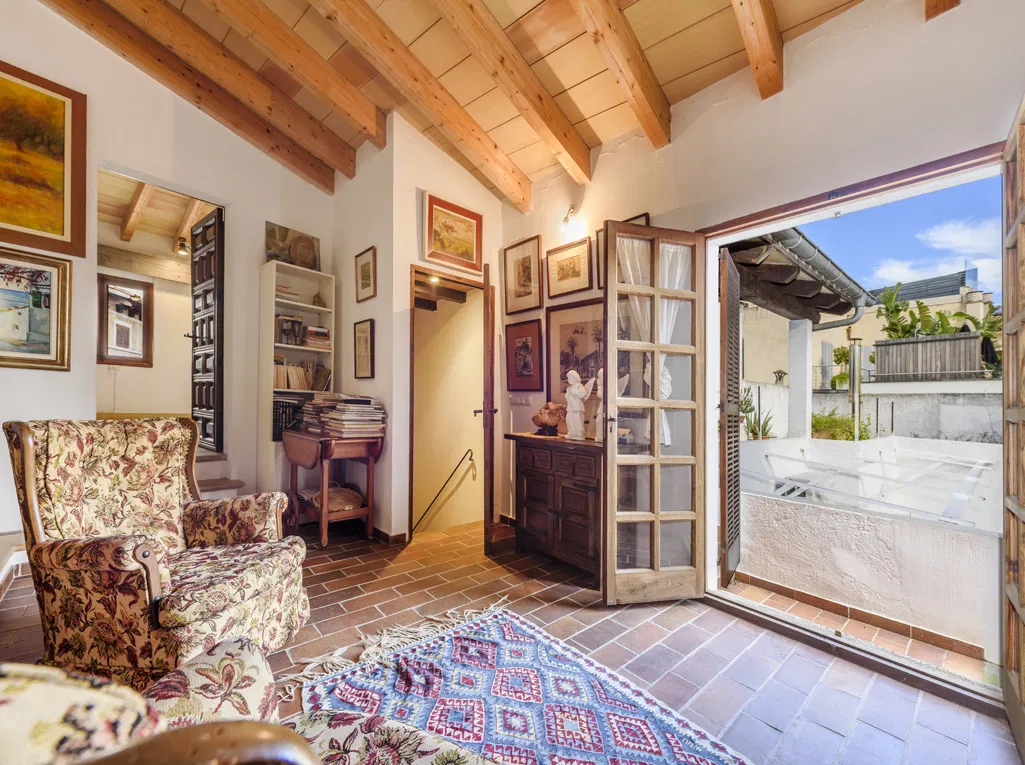 Large townhouse with terrace and patio-7