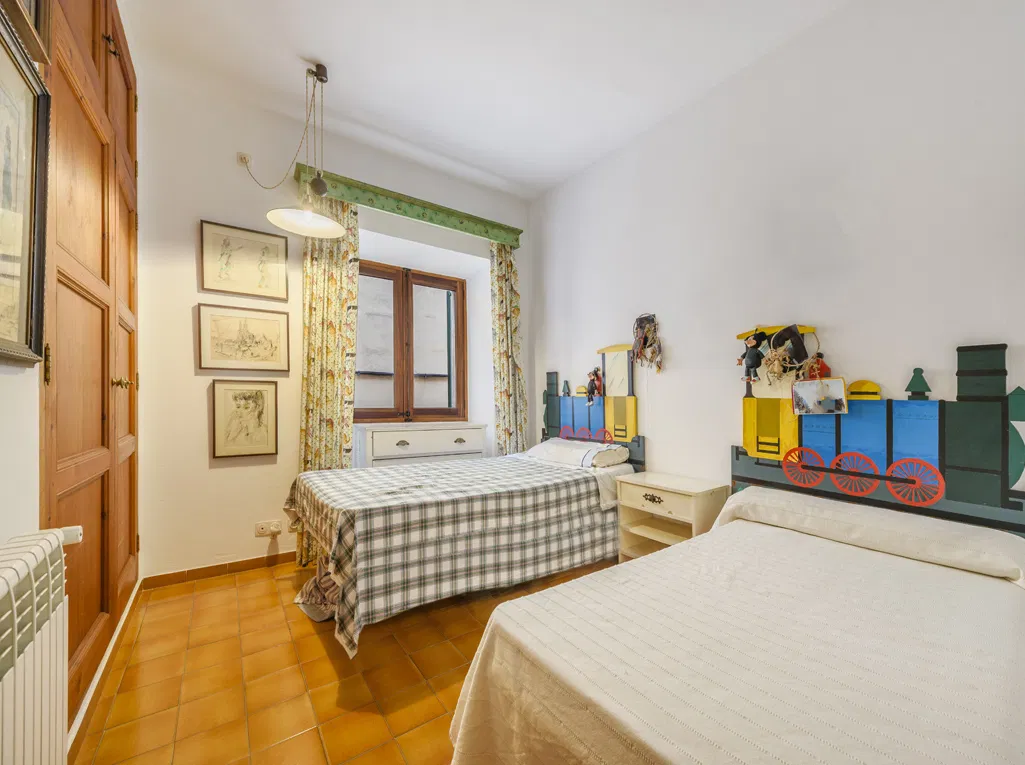 Large townhouse with terrace and patio-9