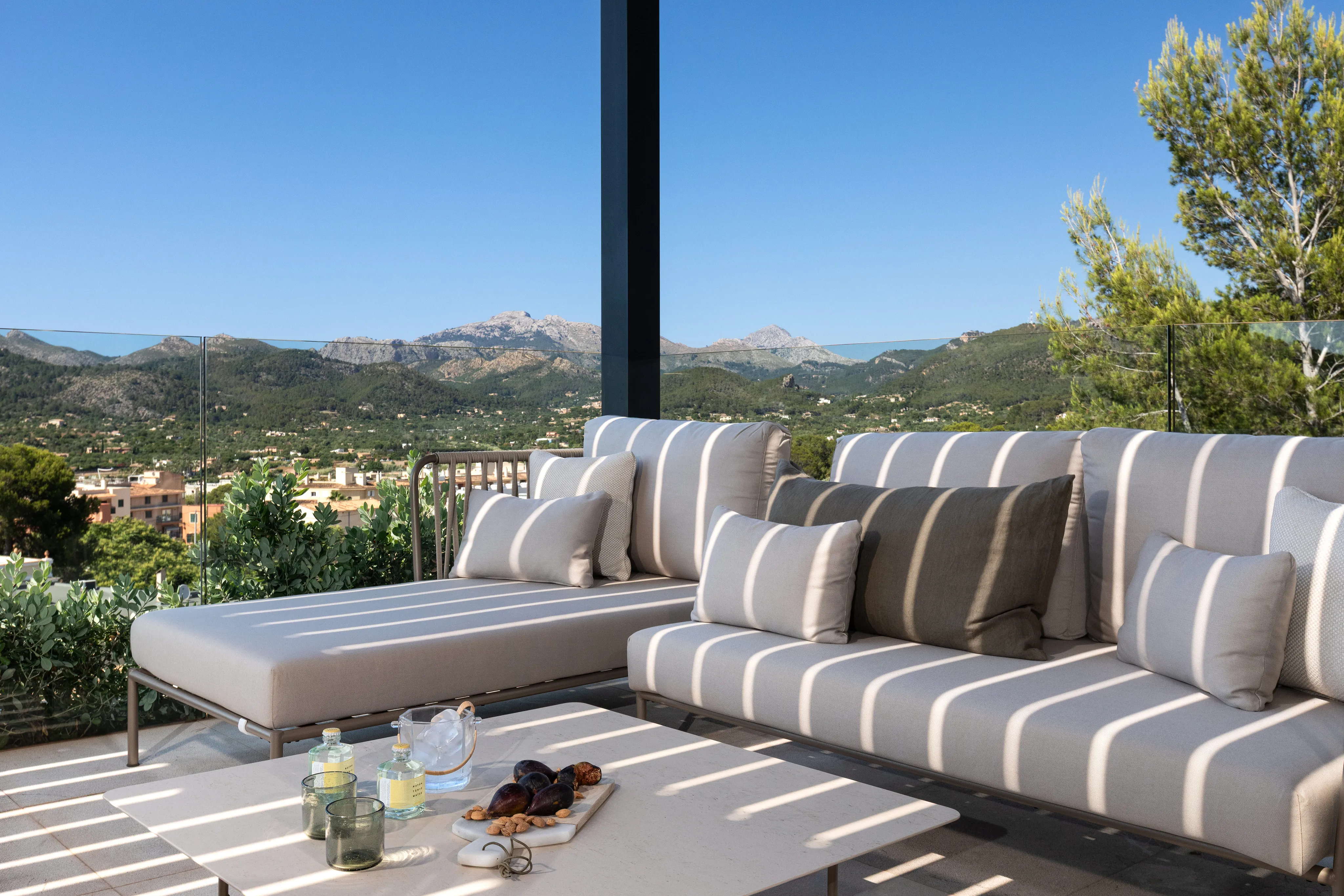 Una vila moderna de nova construcció a Port Andratx amb vistes al port-8
