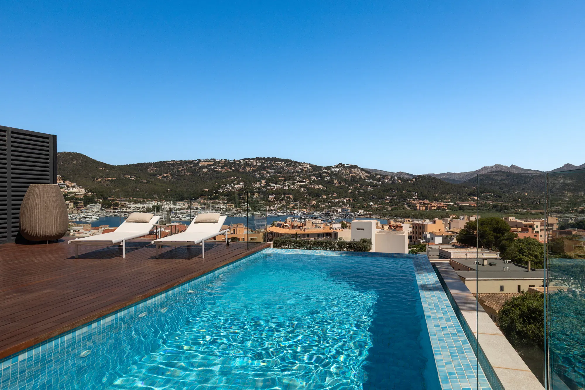 Moderna villa de nueva construcción en Port Andratx con vistas al puerto-1