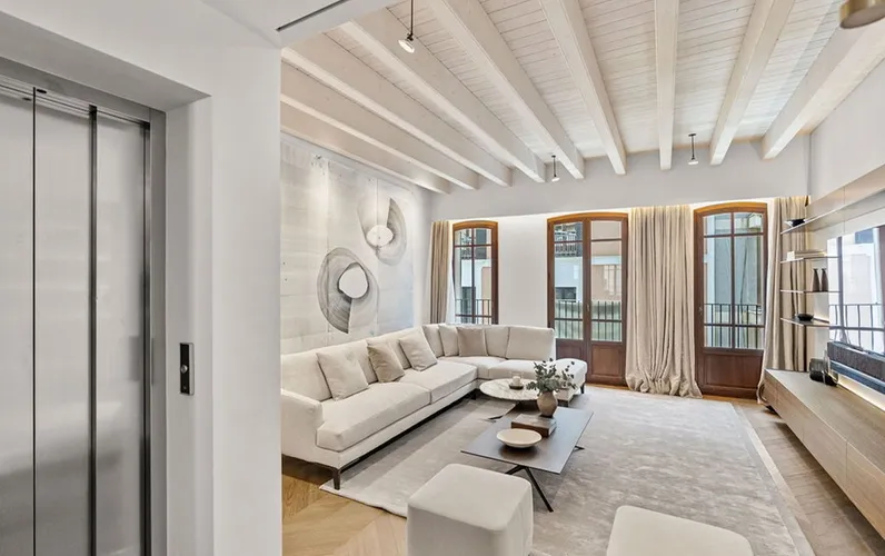 Raimundo Townhouse : Exceptionnelle, maison de ville neuve avec terrasse, piscine, garage et cave à vin