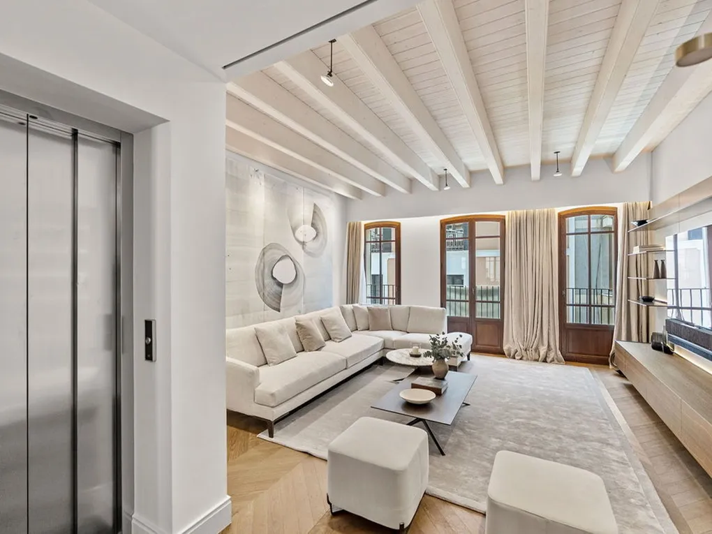 Raimundo Townhouse - nyt byhus med terrasse, pool, garage og vinkælder-3