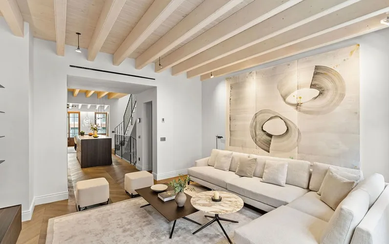 Raimundo Townhouse -new townhouse with terrace, pool, garage & wine cellar