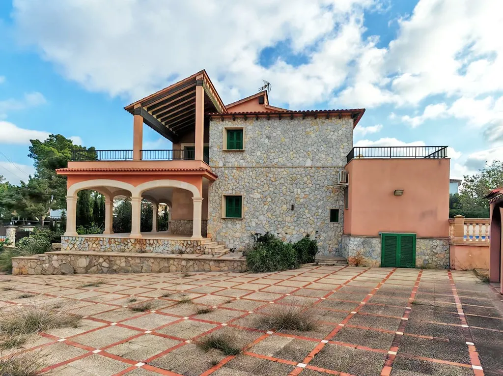 Te renoveren mediterrane villa met ETV-6